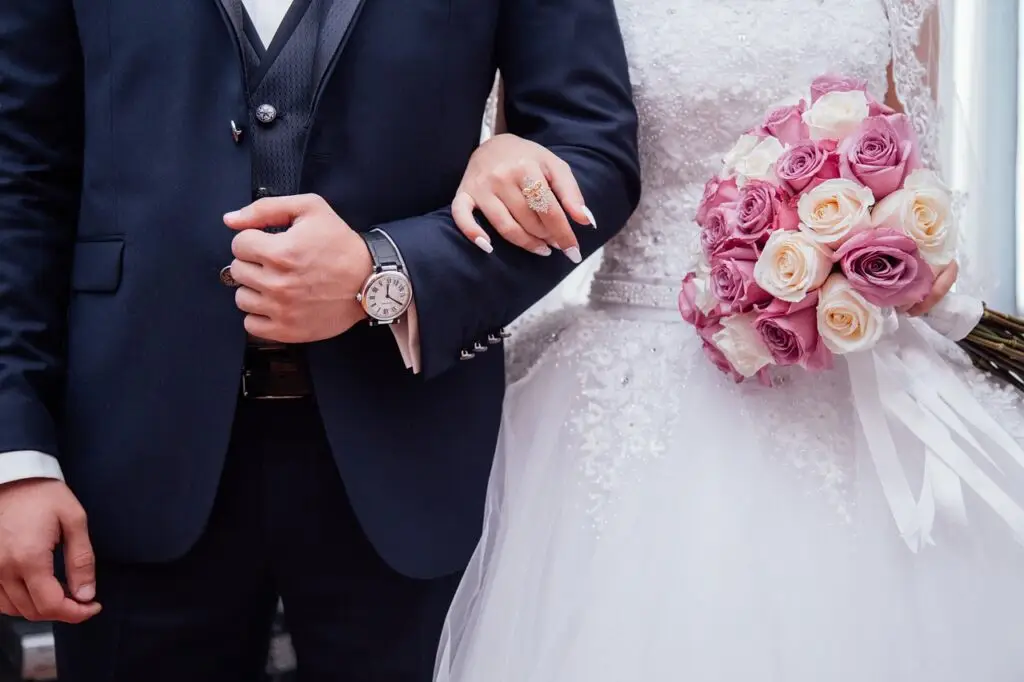 valentines day background, wedding, marriage, husband, wife, bride, groom, bridal gown, bridal dress, bridal bouquet, suit, man, woman, couple, lovers, together, love, people, guy, female, girl, male, gown, dress